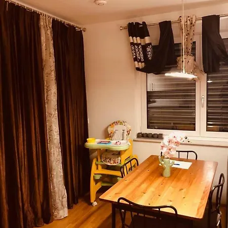 Апартаменты A Cozy 80 Sqm Away From With Private Garden Гёппинген